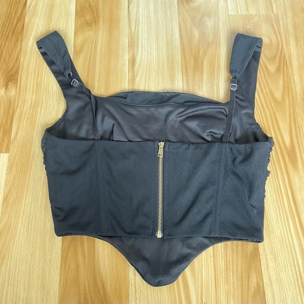 Elegant Black Crop Top - Picture 5 of 9